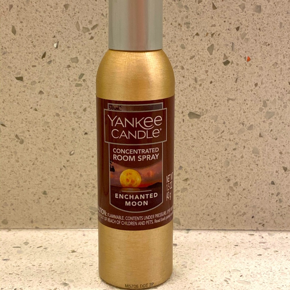 Yankee Candle enchanted moon conc. room spray
